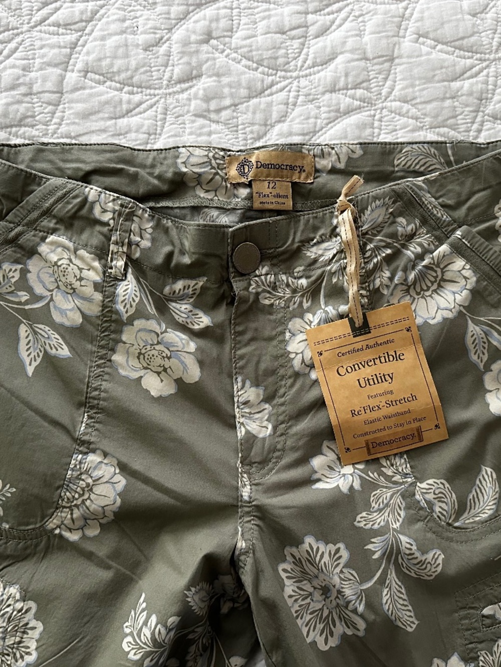 Democracy Olive Green Floral Ankle Pants. Size 12 - Picture 4 of 8